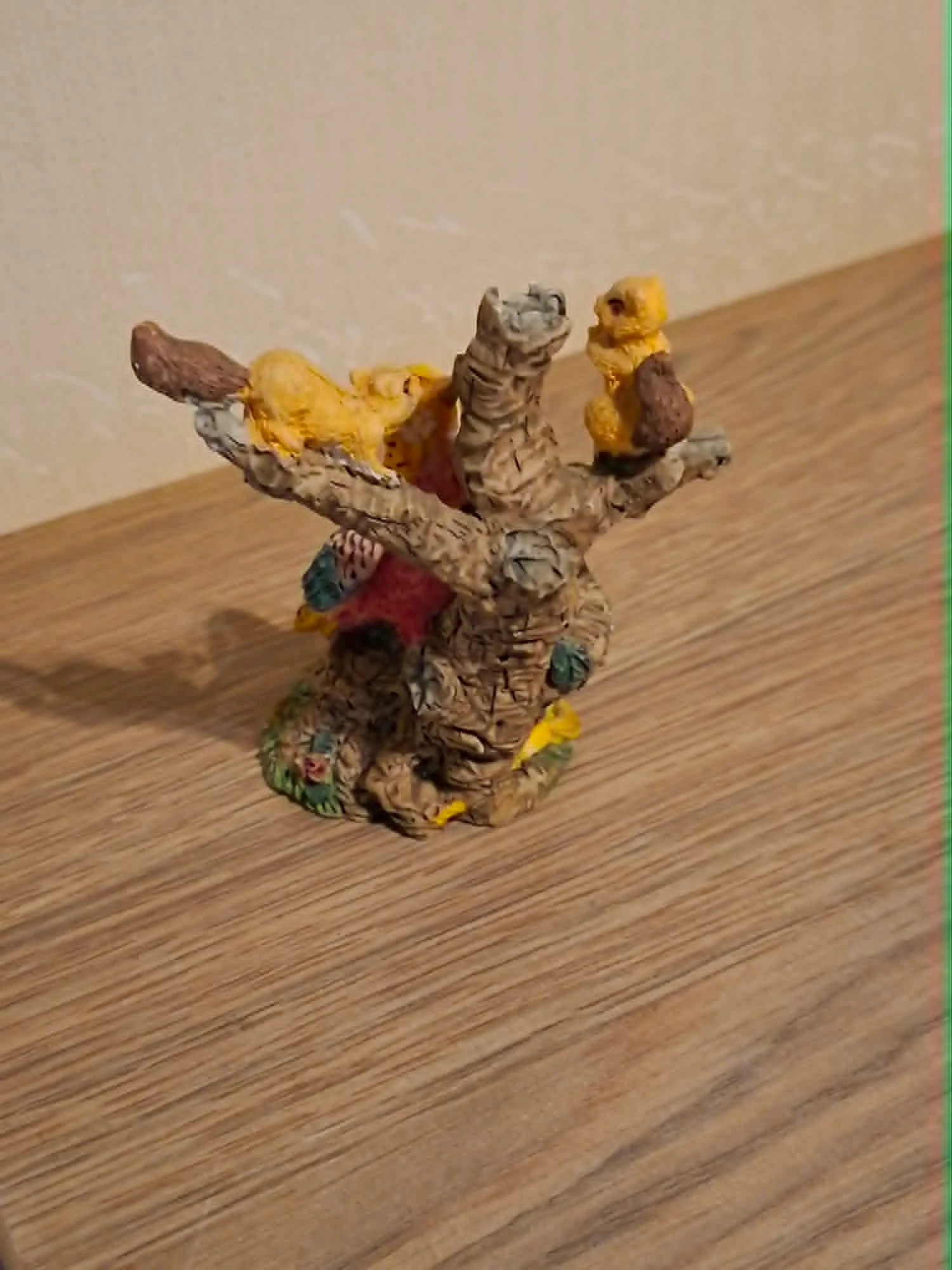 Vintage figurine décorative d'un oiseau avec 2 écureuils sur une souche d'arbre – photo 3